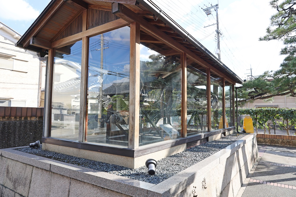 【京都八幡】航空迷必朝聖!「飛行神社」金屬鳥居+戰機發動機必拍 - 第2張圖 【京都八幡】航空迷必朝聖!「飛行神社」金屬鳥居+戰機發動機必拍