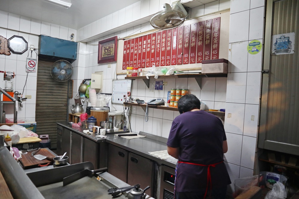 【金門美食】在地人激推!總兵署旁「佳味小吃」:爆汁豬肉餡餅尬熱豆漿,金城必吃的高CP值手工早點 - 第2張圖 【金門美食】在地人激推!總兵署旁「佳味小吃」:爆汁豬肉餡餅尬熱豆漿,金城必吃的高CP值手工早點