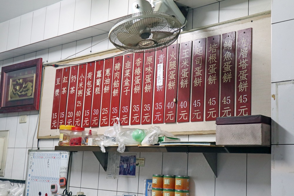 【金門美食】在地人激推!總兵署旁「佳味小吃」:爆汁豬肉餡餅尬熱豆漿,金城必吃的高CP值手工早點 - 第3張圖 【金門美食】在地人激推!總兵署旁「佳味小吃」:爆汁豬肉餡餅尬熱豆漿,金城必吃的高CP值手工早點