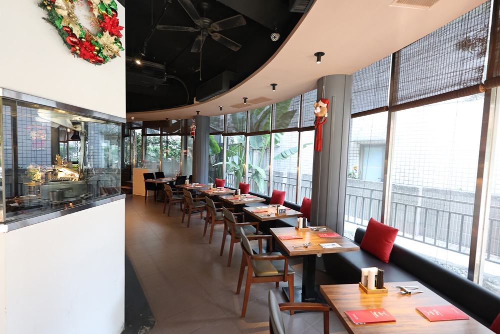 【六張犁美食】「亨利客原味炭烤牛排」老饕牛排、伊比利豬雙重享受 台北信義區平價質感首選! - 第4張圖 【六張犁美食】「亨利客原味炭烤牛排」老饕牛排、伊比利豬雙重享受 台北信義區平價質感首選!