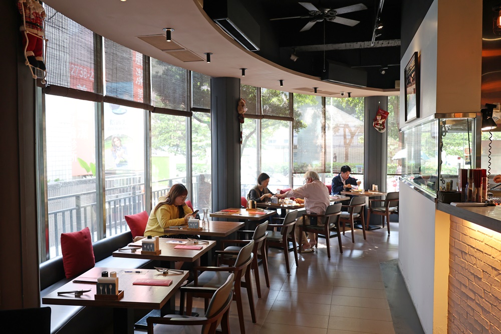 【六張犁美食】「亨利客原味炭烤牛排」老饕牛排、伊比利豬雙重享受 台北信義區平價質感首選! - 第6張圖 【六張犁美食】「亨利客原味炭烤牛排」老饕牛排、伊比利豬雙重享受 台北信義區平價質感首選!