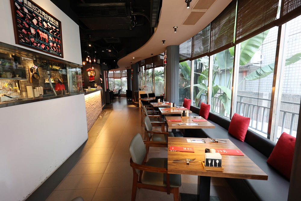 【六張犁美食】「亨利客原味炭烤牛排」老饕牛排、伊比利豬雙重享受 台北信義區平價質感首選! - 第7張圖 【六張犁美食】「亨利客原味炭烤牛排」老饕牛排、伊比利豬雙重享受 台北信義區平價質感首選!