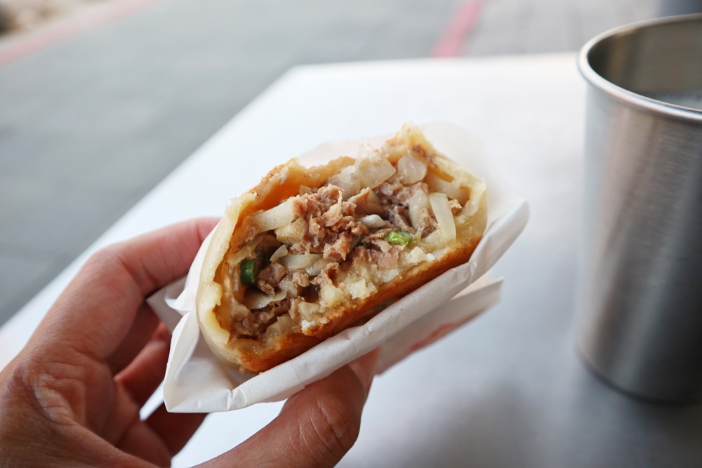 【金門美食】在地人激推!總兵署旁「佳味小吃」:爆汁豬肉餡餅尬熱豆漿,金城必吃的高CP值手工早點 - 第7張圖 【金門美食】在地人激推!總兵署旁「佳味小吃」:爆汁豬肉餡餅尬熱豆漿,金城必吃的高CP值手工早點