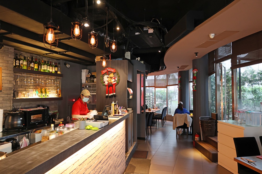 【六張犁美食】「亨利客原味炭烤牛排」老饕牛排、伊比利豬雙重享受 台北信義區平價質感首選! - 第8張圖 【六張犁美食】「亨利客原味炭烤牛排」老饕牛排、伊比利豬雙重享受 台北信義區平價質感首選!