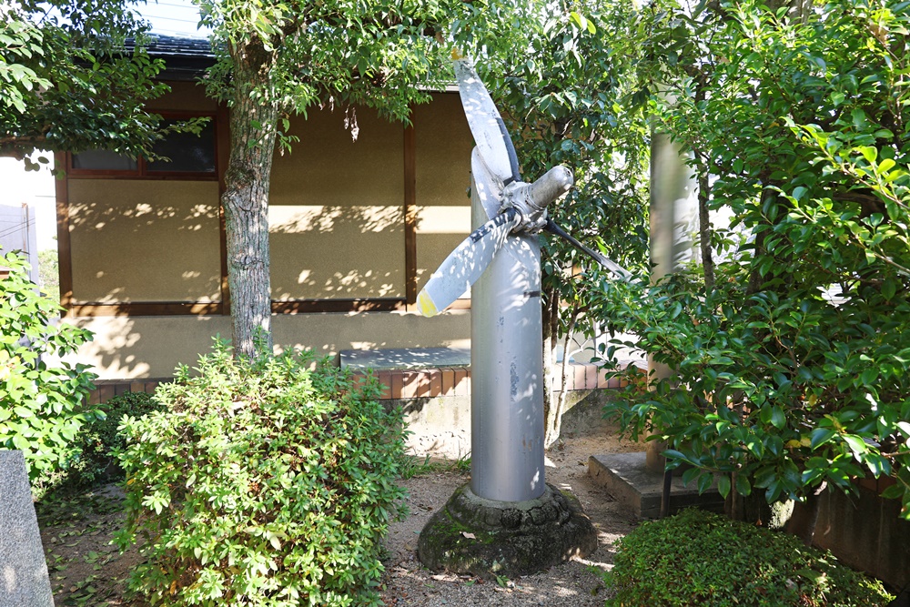 【京都八幡】航空迷必朝聖!「飛行神社」金屬鳥居+戰機發動機必拍 - 第13張圖 【京都八幡】航空迷必朝聖!「飛行神社」金屬鳥居+戰機發動機必拍
