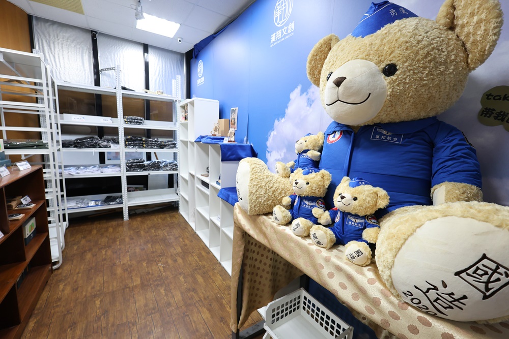 【台中沙鹿|航空迷必衝】全台唯一!戰機在門口站崗「翔園文旅」美式獨棟別墅,清泉崗2天1夜秘境攻略 - 第15張圖 【台中沙鹿|航空迷必衝】全台唯一!戰機在門口站崗「翔園文旅」美式獨棟別墅,清泉崗2天1夜秘境攻略