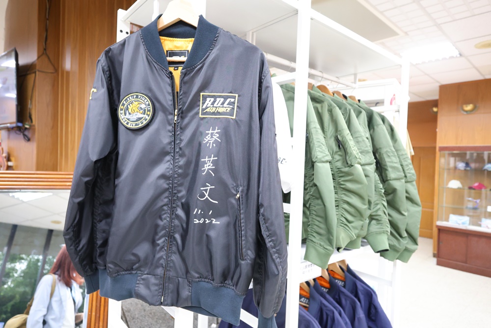 【台中沙鹿|航空迷必衝】全台唯一!戰機在門口站崗「翔園文旅」美式獨棟別墅,清泉崗2天1夜秘境攻略 - 第16張圖 【台中沙鹿|航空迷必衝】全台唯一!戰機在門口站崗「翔園文旅」美式獨棟別墅,清泉崗2天1夜秘境攻略