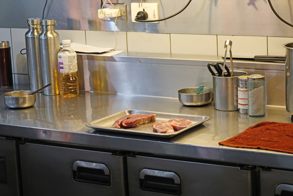 【六張犁美食】「亨利客原味炭烤牛排」老饕牛排、伊比利豬雙重享受 台北信義區平價質感首選! - 第16張圖 【六張犁美食】「亨利客原味炭烤牛排」老饕牛排、伊比利豬雙重享受 台北信義區平價質感首選!