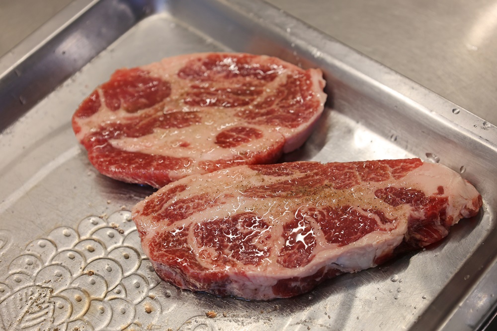 【六張犁美食】「亨利客原味炭烤牛排」老饕牛排、伊比利豬雙重享受 台北信義區平價質感首選! - 第17張圖 【六張犁美食】「亨利客原味炭烤牛排」老饕牛排、伊比利豬雙重享受 台北信義區平價質感首選!