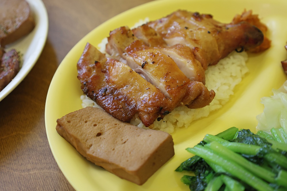 【南港展覽館美食】烤食煮盒:超人氣「清爽不油膩」便當!招牌烤雞腿、頂級板腱牛、免費加飯,台北上班族午餐外送內用首選! - 第17張圖