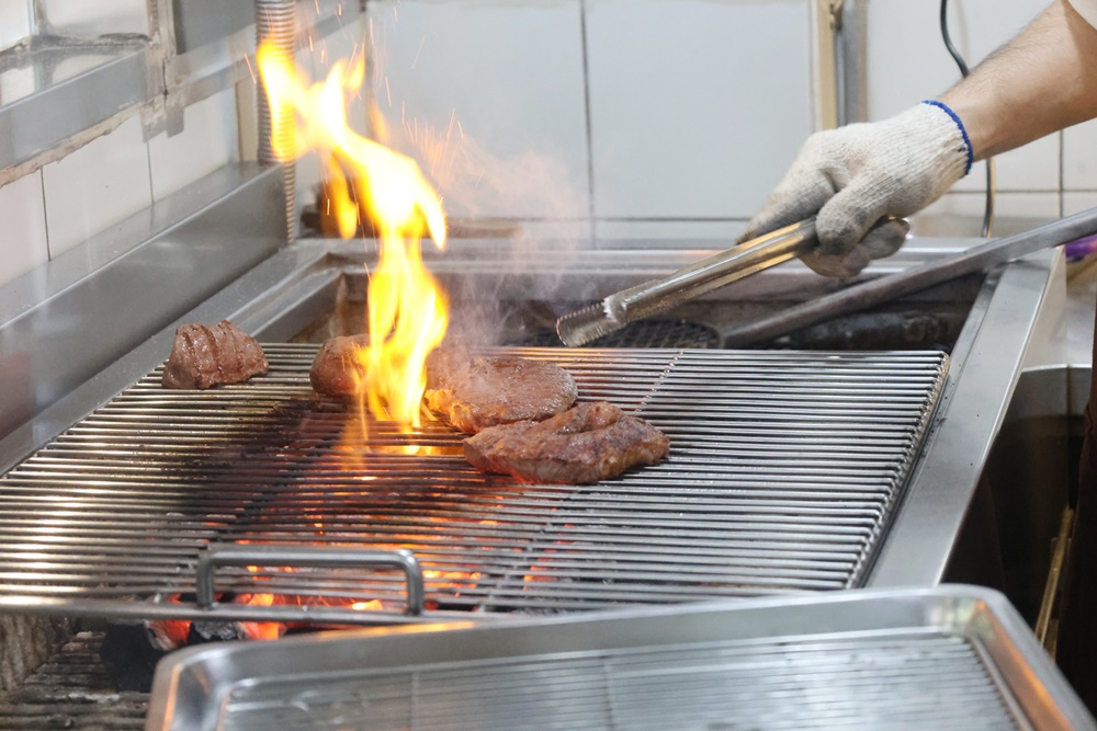 【六張犁美食】「亨利客原味炭烤牛排」老饕牛排、伊比利豬雙重享受 台北信義區平價質感首選! - 第18張圖 【六張犁美食】「亨利客原味炭烤牛排」老饕牛排、伊比利豬雙重享受 台北信義區平價質感首選!