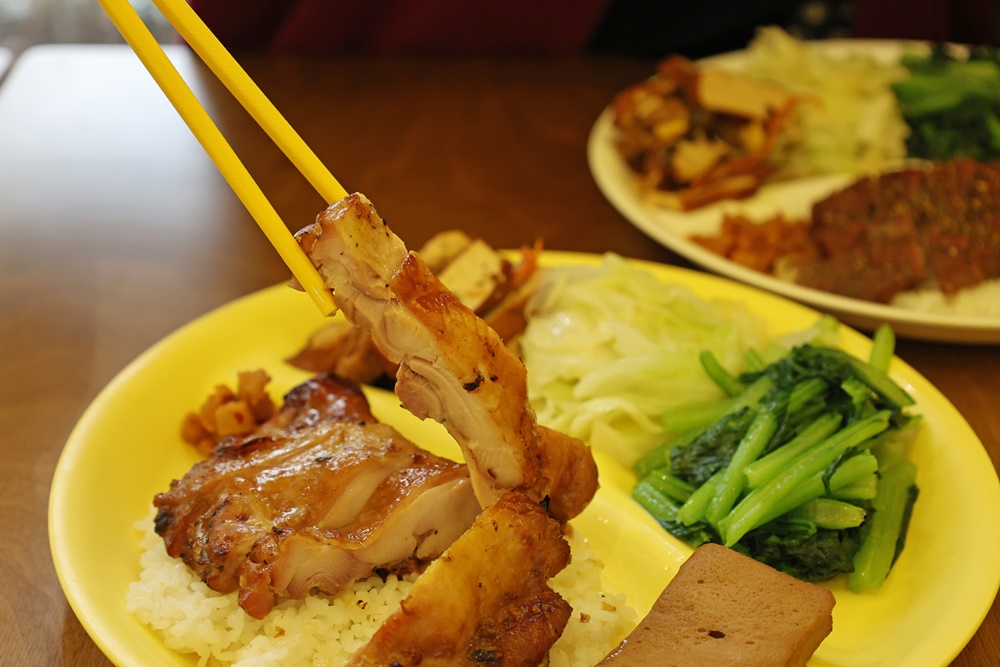 【南港展覽館美食】烤食煮盒:超人氣「清爽不油膩」便當!招牌烤雞腿、頂級板腱牛、免費加飯,台北上班族午餐外送內用首選! - 第18張圖