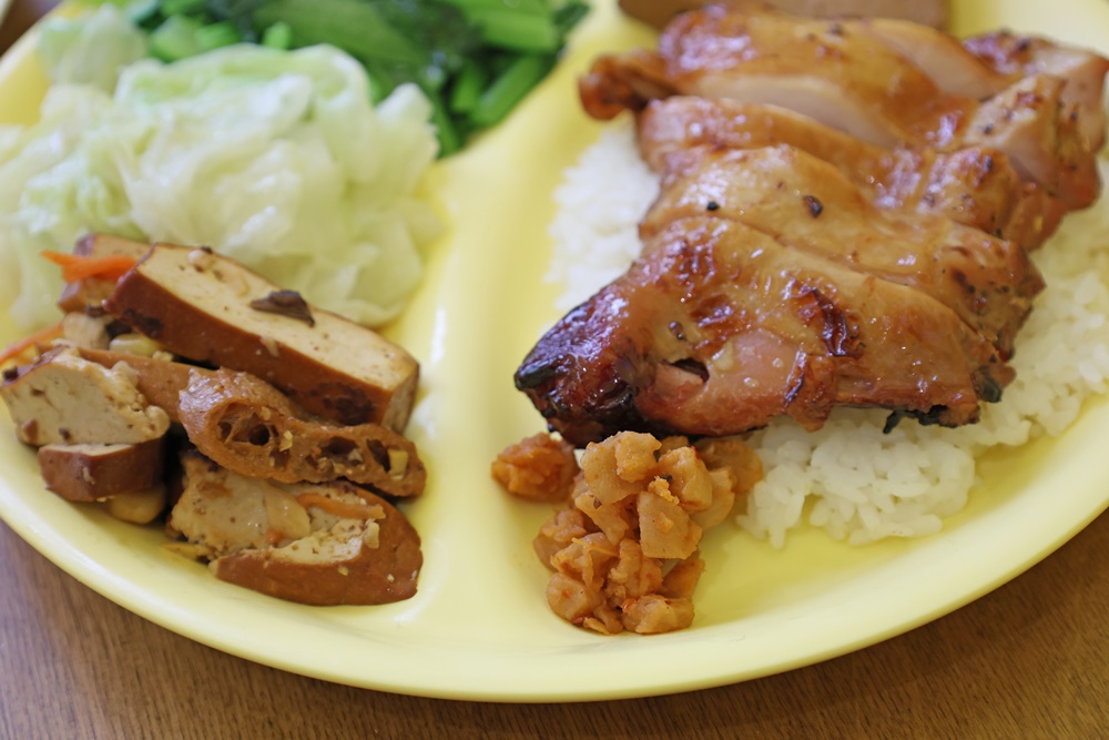 【南港展覽館美食】烤食煮盒:超人氣「清爽不油膩」便當!招牌烤雞腿、頂級板腱牛、免費加飯,台北上班族午餐外送內用首選! - 第19張圖