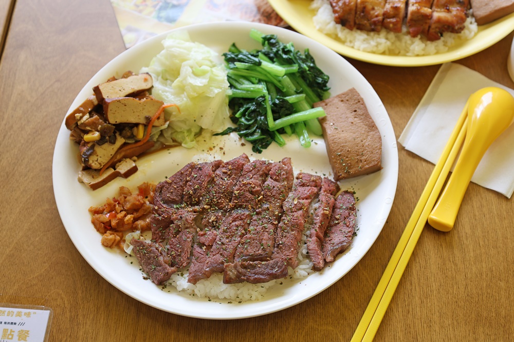 【南港展覽館美食】烤食煮盒:超人氣「清爽不油膩」便當!招牌烤雞腿、頂級板腱牛、免費加飯,台北上班族午餐外送內用首選! - 第20張圖