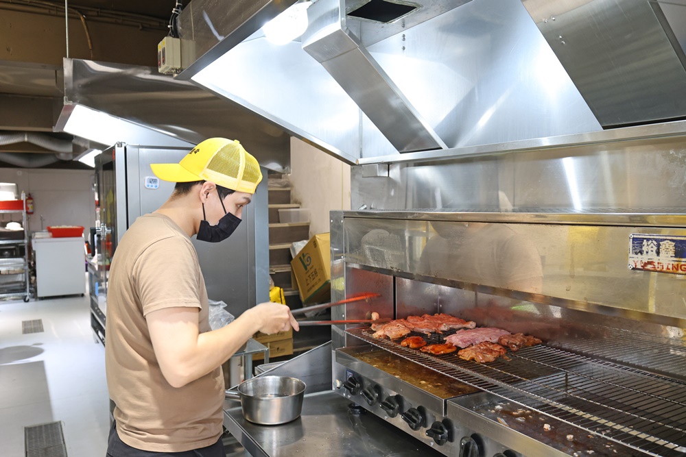 【南港展覽館美食】烤食煮盒:超人氣「清爽不油膩」便當!招牌烤雞腿、頂級板腱牛、免費加飯,台北上班族午餐外送內用首選! - 第23張圖