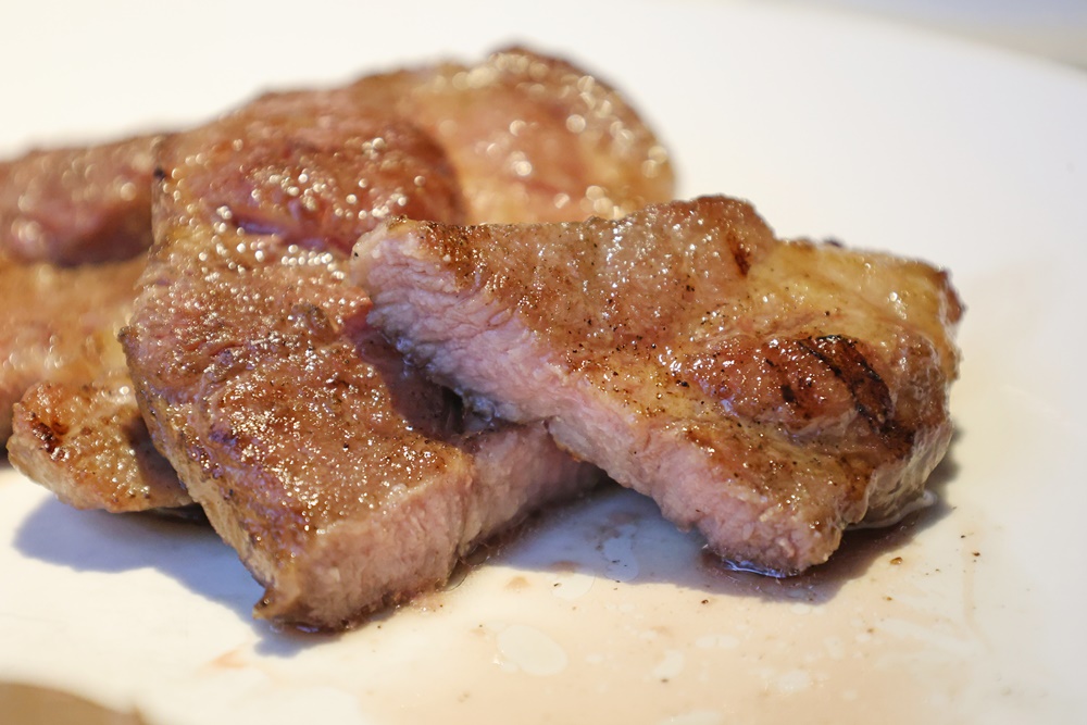 【六張犁美食】「亨利客原味炭烤牛排」老饕牛排、伊比利豬雙重享受 台北信義區平價質感首選! - 第24張圖 【六張犁美食】「亨利客原味炭烤牛排」老饕牛排、伊比利豬雙重享受 台北信義區平價質感首選!