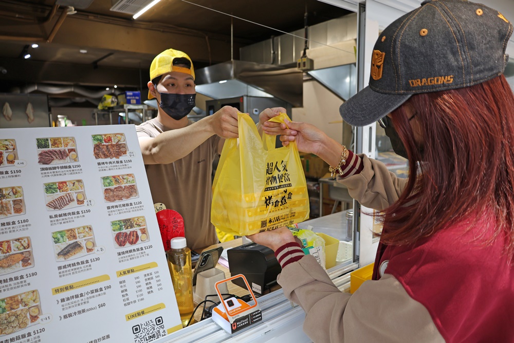 【南港展覽館美食】烤食煮盒:超人氣「清爽不油膩」便當!招牌烤雞腿、頂級板腱牛、免費加飯,台北上班族午餐外送內用首選! - 第25張圖
