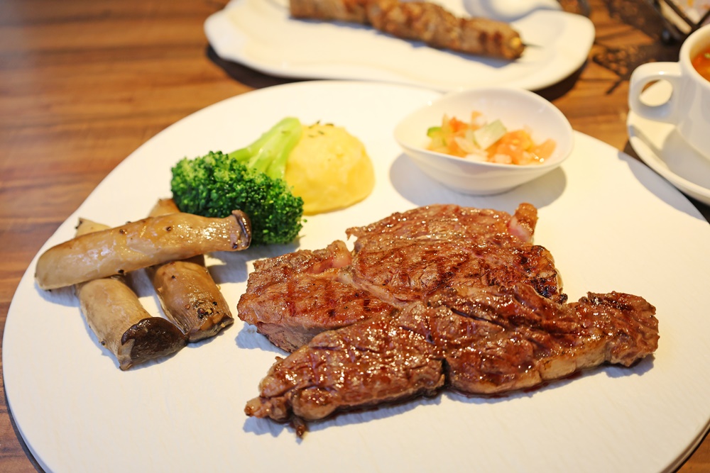 【六張犁美食】「亨利客原味炭烤牛排」老饕牛排、伊比利豬雙重享受 台北信義區平價質感首選! - 第27張圖 【六張犁美食】「亨利客原味炭烤牛排」老饕牛排、伊比利豬雙重享受 台北信義區平價質感首選!