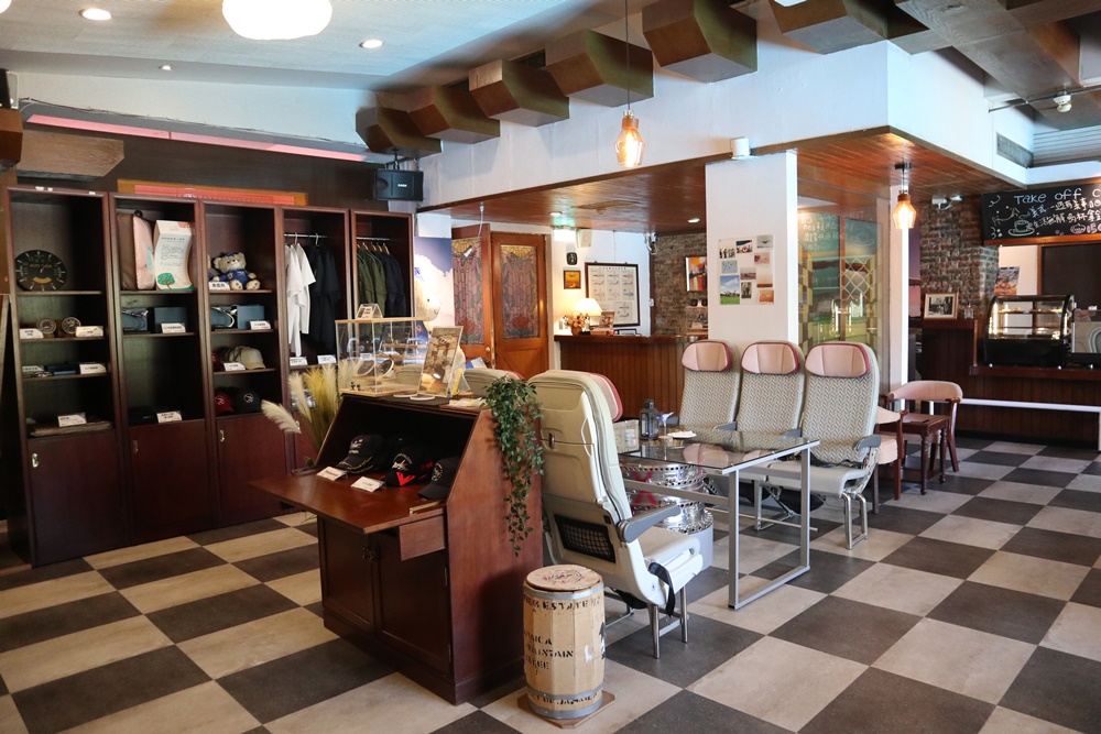 【台中沙鹿|航空迷必衝】全台唯一!戰機在門口站崗「翔園文旅」美式獨棟別墅,清泉崗2天1夜秘境攻略 - 第42張圖 【台中沙鹿|航空迷必衝】全台唯一!戰機在門口站崗「翔園文旅」美式獨棟別墅,清泉崗2天1夜秘境攻略