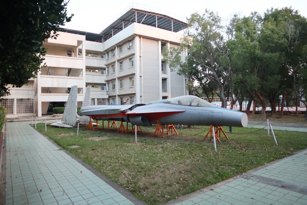 【台中沙鹿|航空迷必衝】全台唯一!戰機在門口站崗「翔園文旅」美式獨棟別墅,清泉崗2天1夜秘境攻略 - 第50張圖 【台中沙鹿|航空迷必衝】全台唯一!戰機在門口站崗「翔園文旅」美式獨棟別墅,清泉崗2天1夜秘境攻略