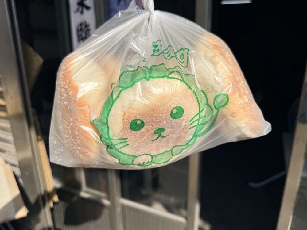 【南竿美食】別只買馬祖酥！必衝天美軒老店：熱銷60年手工大餅，對半撕開麵香噴發，沒吃過別說你來過馬祖！