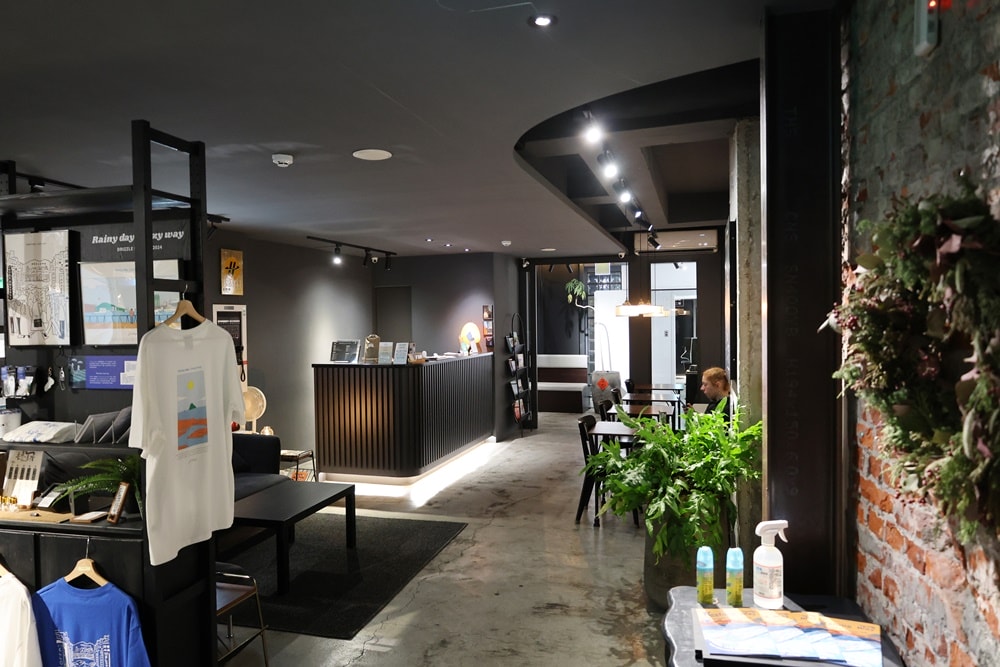 【基隆住宿】離夜市3分鐘「雨島旅店」住進雨港最溫柔的藝術日常 - 第4張圖 【基隆住宿】離夜市3分鐘「雨島旅店」住進雨港最溫柔的藝術日常