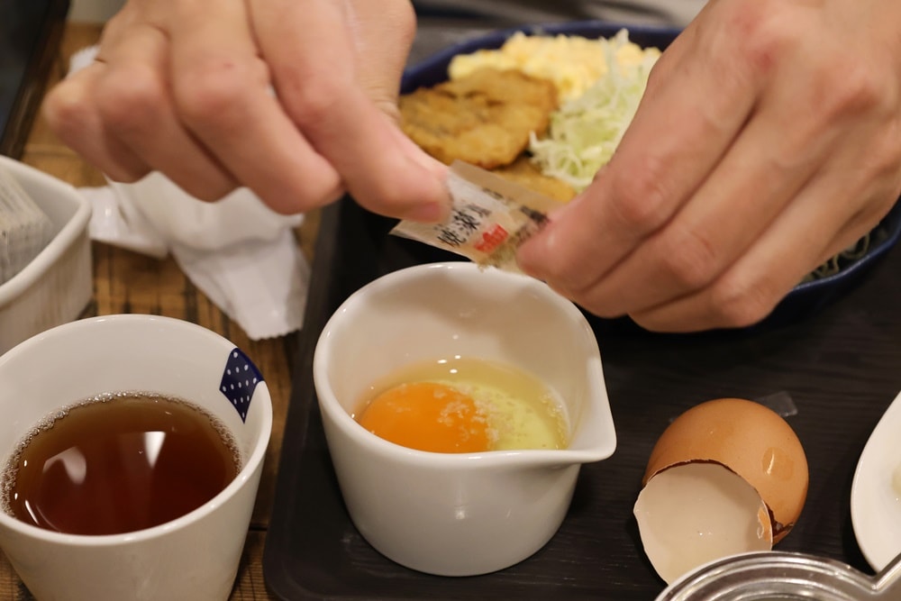 【日本大阪】蛋控必衝！「Egg Tree」極致生雞蛋拌飯，像雲朵般的療癒系早午餐
