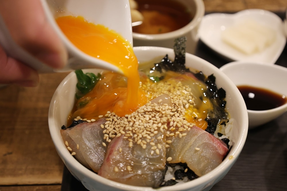 【日本大阪】蛋控必衝！「Egg Tree」極致生雞蛋拌飯，像雲朵般的療癒系早午餐