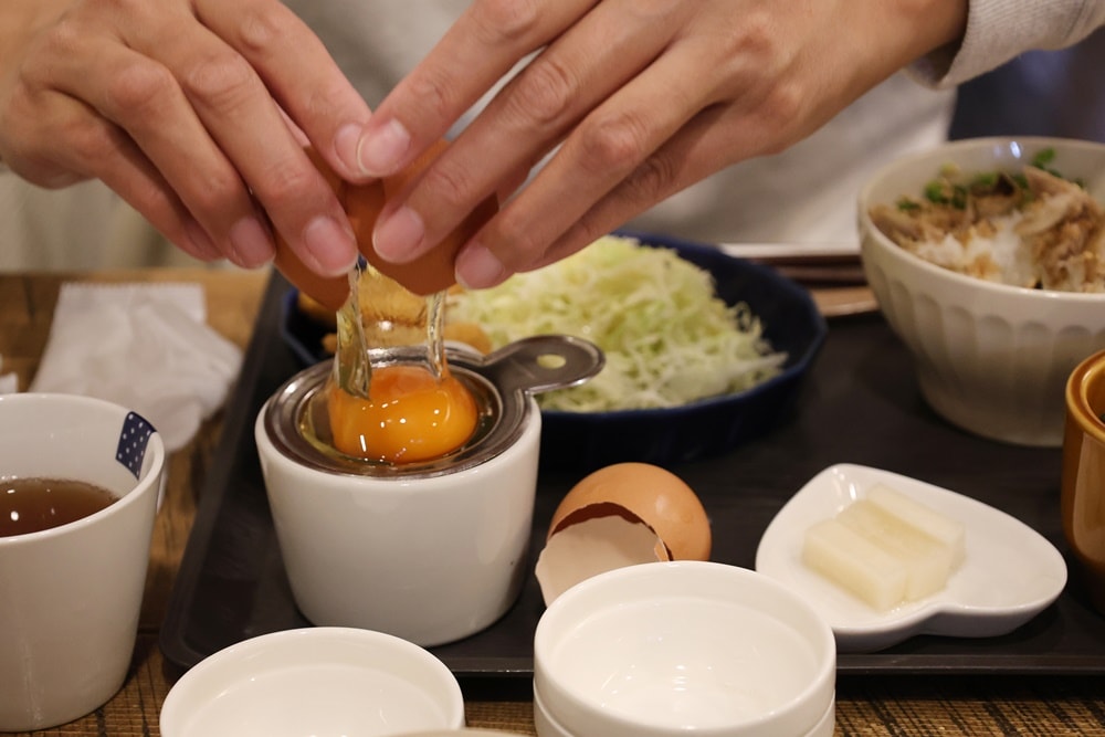 【日本大阪】蛋控必衝！「Egg Tree」極致生雞蛋拌飯，像雲朵般的療癒系早午餐