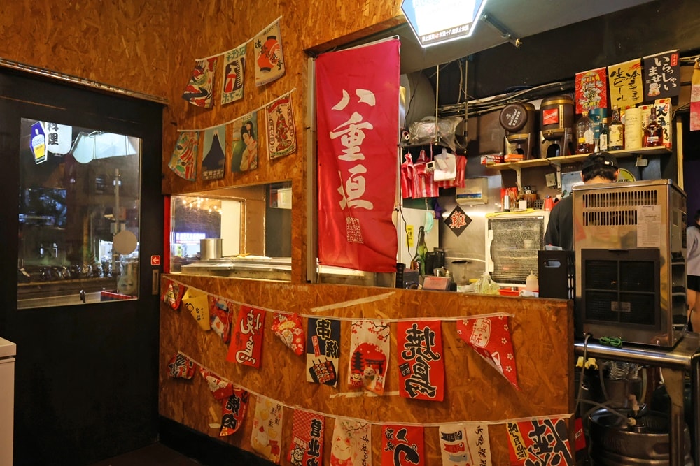 【文山區美食】雞老闆桶仔雞｜萬隆店內建KTV的台日居酒屋 聚餐送雞完整食記