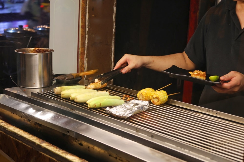 【文山區美食】雞老闆桶仔雞｜萬隆店內建KTV的台日居酒屋 聚餐送雞完整食記