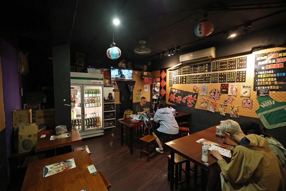 【文山區美食】雞老闆桶仔雞｜萬隆店內建KTV的台日居酒屋 聚餐送雞完整食記