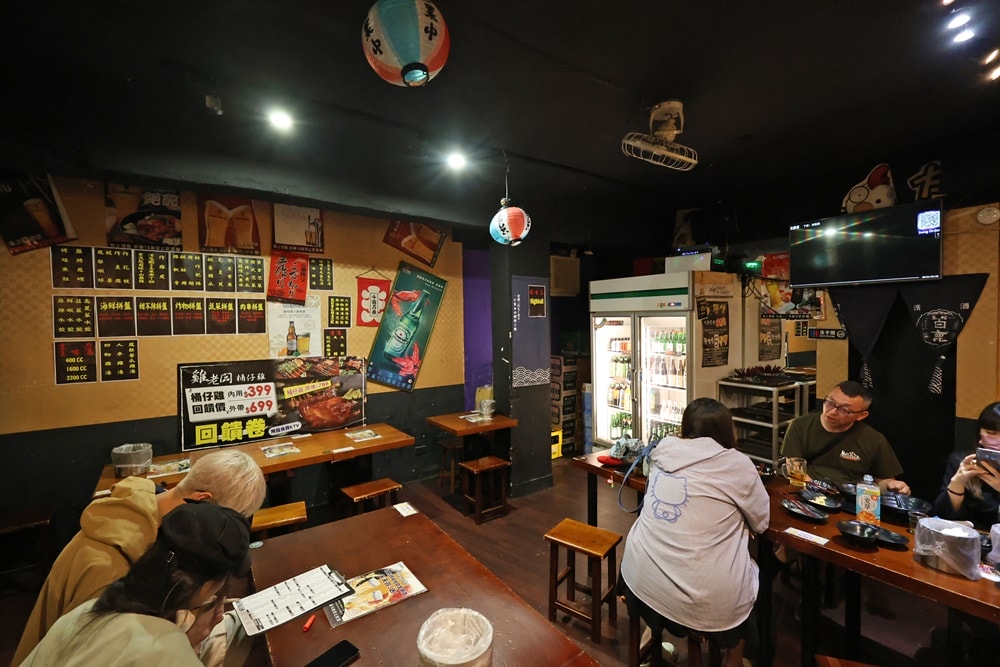 【文山區美食】雞老闆桶仔雞｜萬隆店內建KTV的台日居酒屋 聚餐送雞完整食記