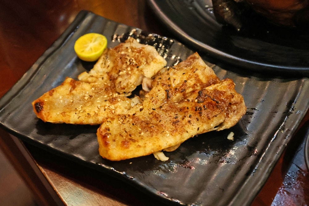 【文山區美食】雞老闆桶仔雞｜萬隆店內建KTV的台日居酒屋 聚餐送雞完整食記
