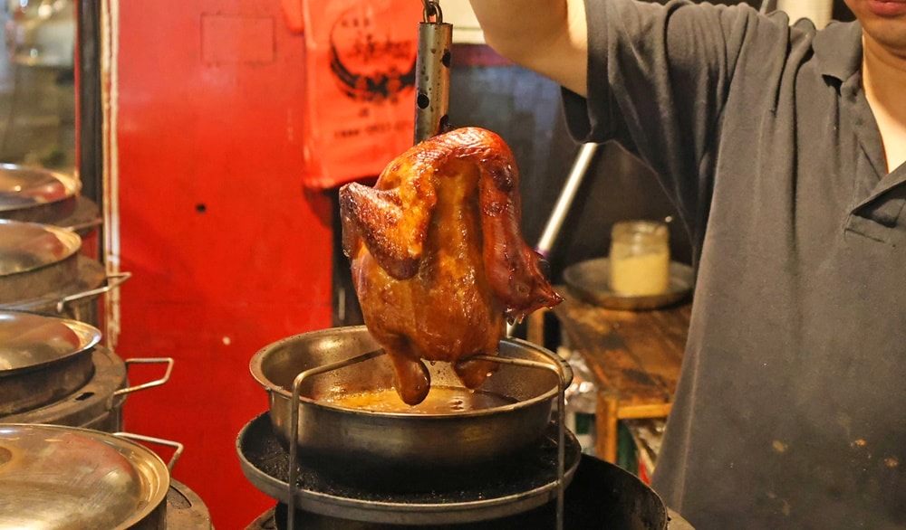 【文山區美食】雞老闆桶仔雞｜萬隆店內建KTV的台日居酒屋 聚餐送雞完整食記