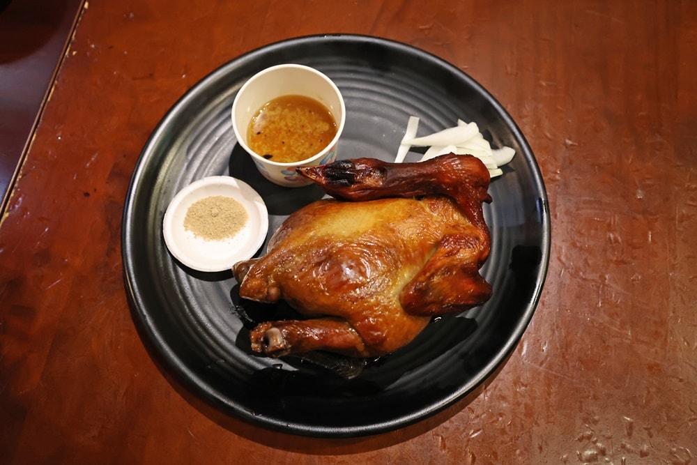 【文山區美食】雞老闆桶仔雞｜萬隆店內建KTV的台日居酒屋 聚餐送雞完整食記