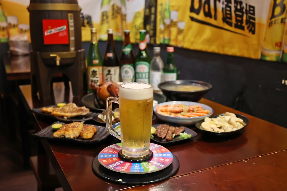 【文山區美食】雞老闆桶仔雞｜萬隆店內建KTV的台日居酒屋 聚餐送雞完整食記