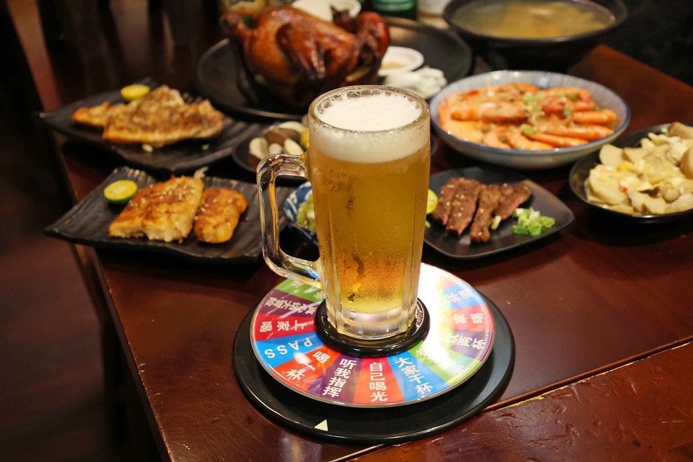 【文山區美食】雞老闆桶仔雞｜萬隆店內建KTV的台日居酒屋 聚餐送雞完整食記